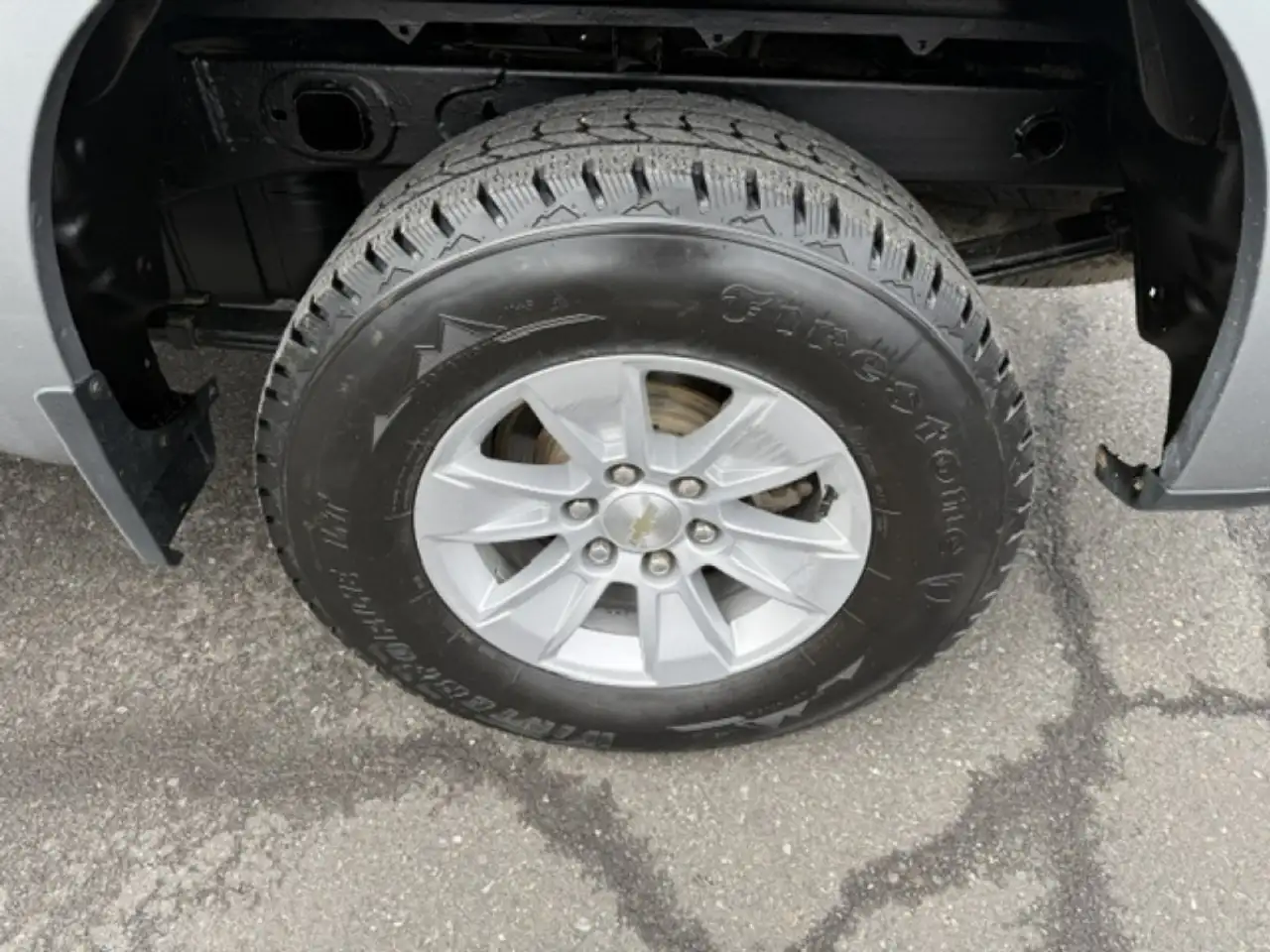 Chevrolet Silverado 1500 - Image 10