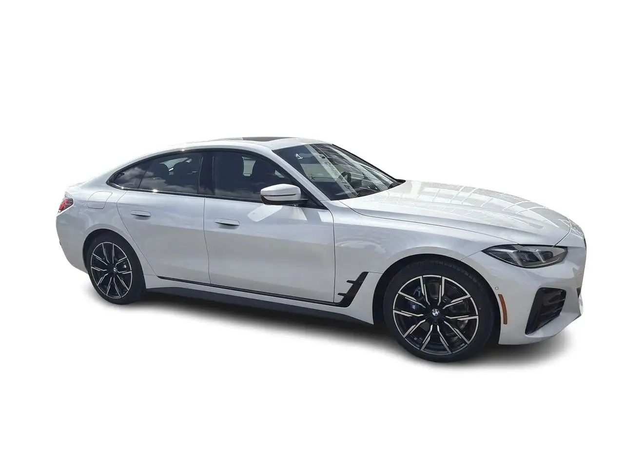 BMW i4 - Image 17