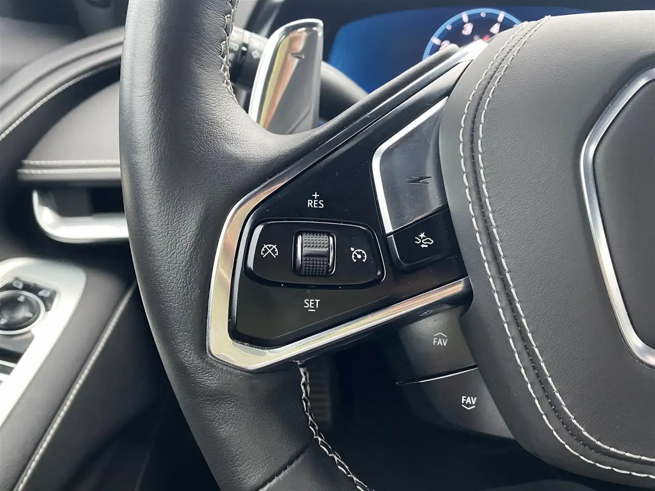 Chevrolet Corvette - Image 18