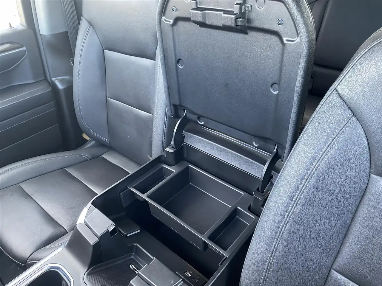 Chevrolet Silverado 1500 - Image 23