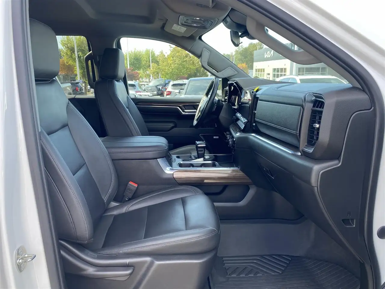 Chevrolet Silverado 1500 - Image 25