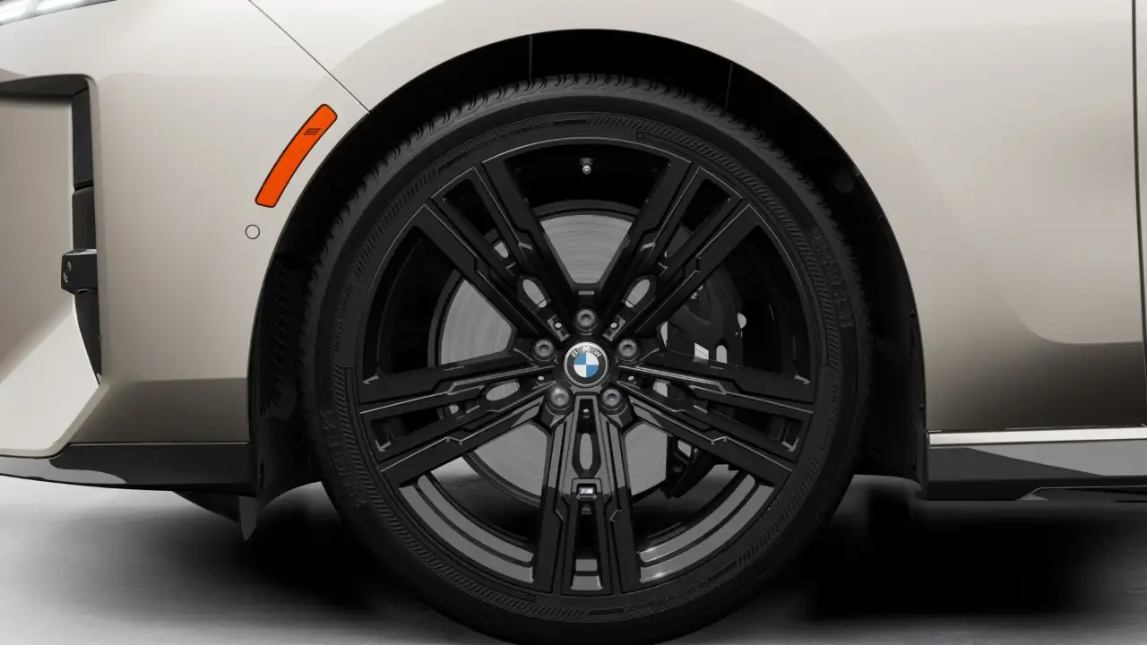 BMW 7 Series - Image 7