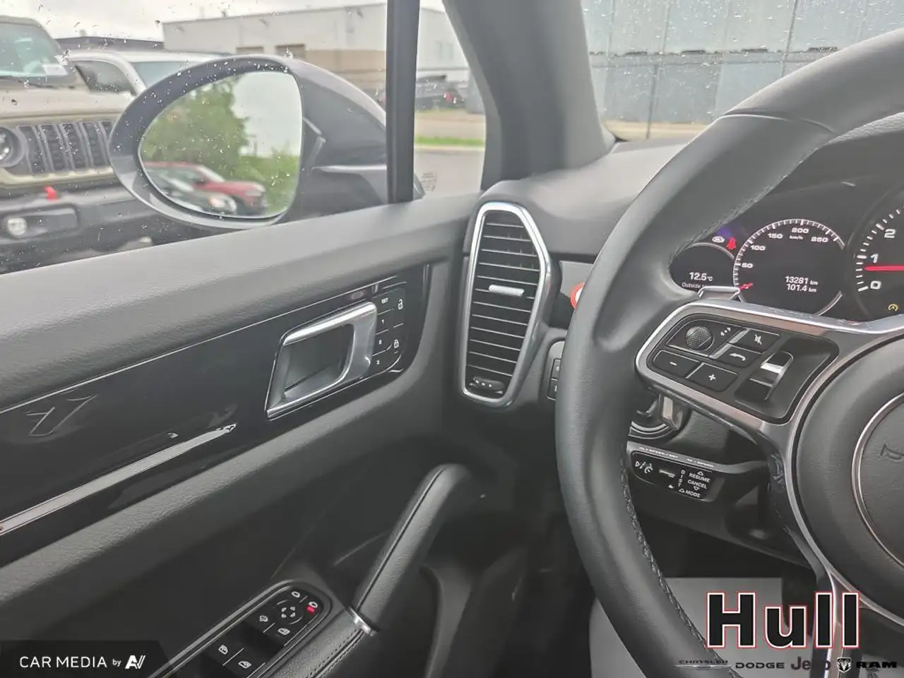 Porsche Cayenne - Image 17