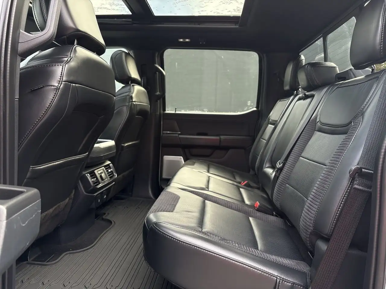 Ford F-150 - Image 31