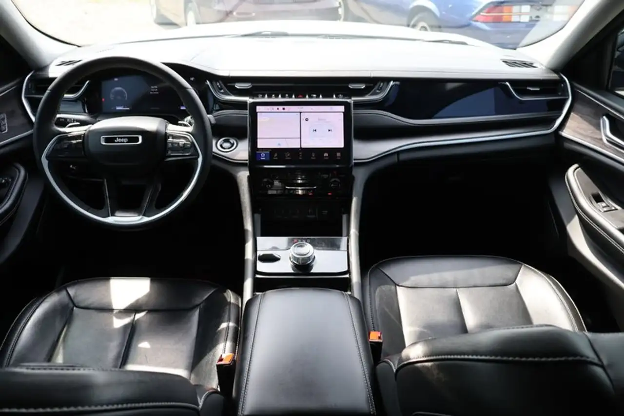 Jeep Grand Cherokee - Image 16