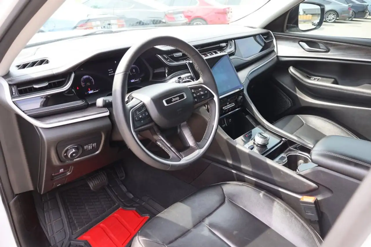 Jeep Grand Cherokee - Image 13