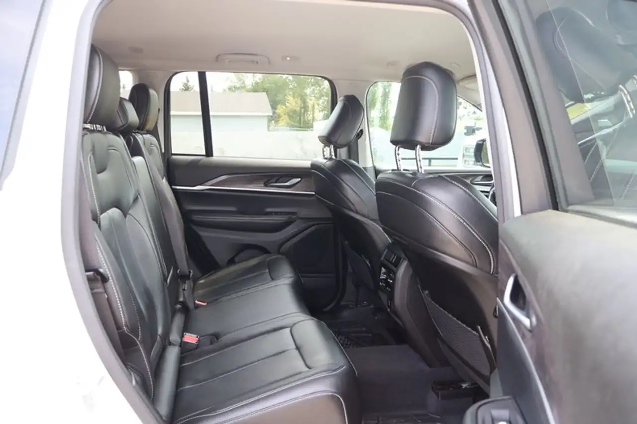 Jeep Grand Cherokee - Image 24