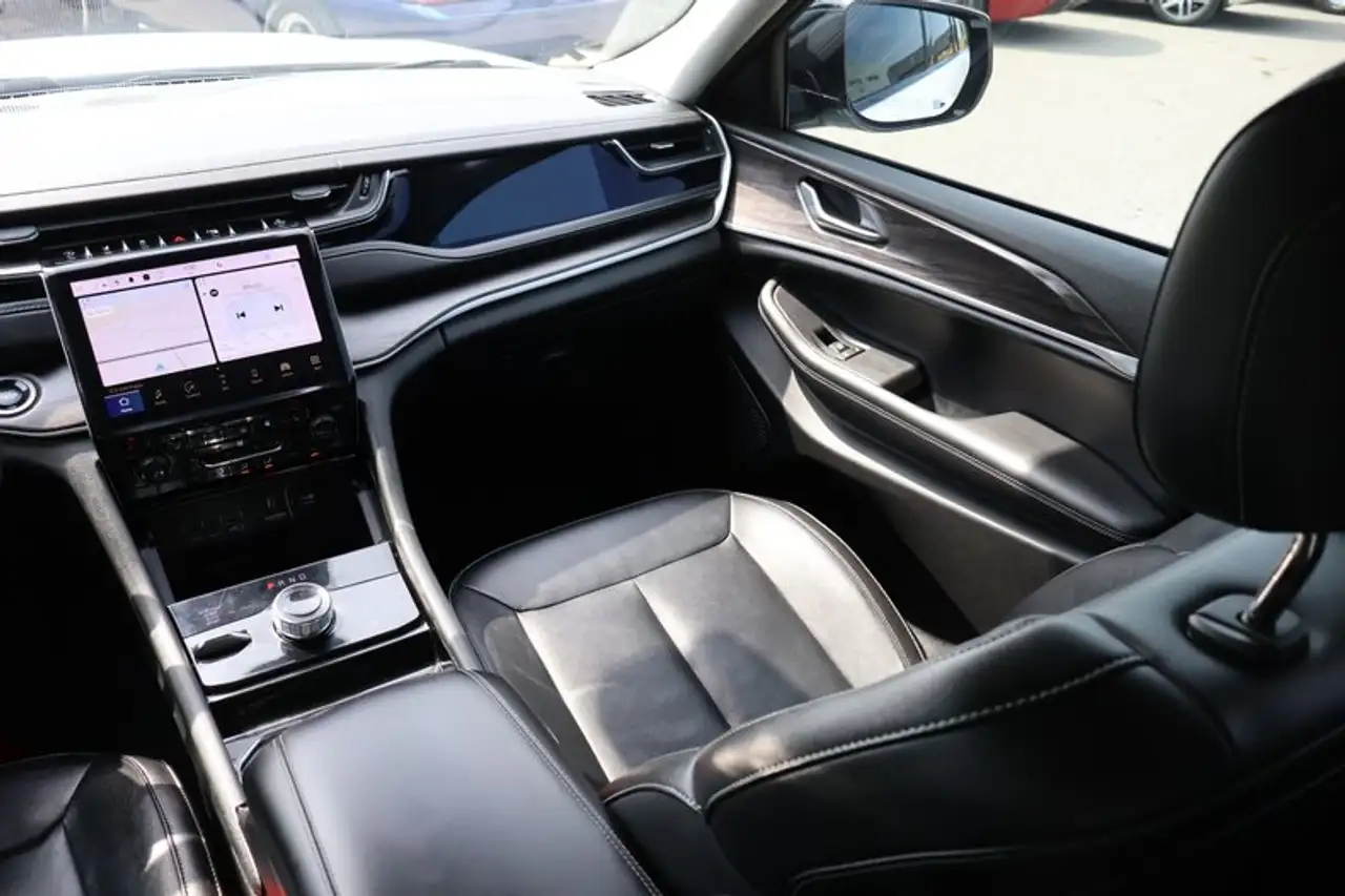 Jeep Grand Cherokee - Image 18
