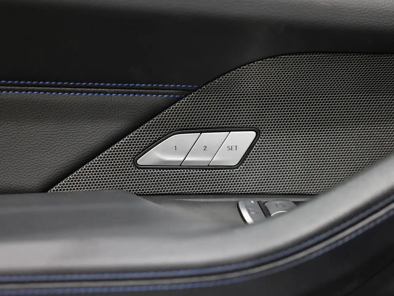 BMW i4 - Image 18