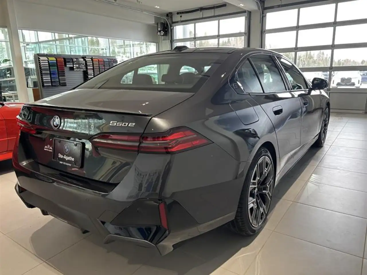 BMW 5 Series - Image 8