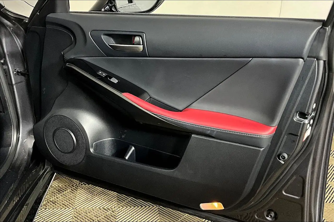 Lexus IS - Image 19
