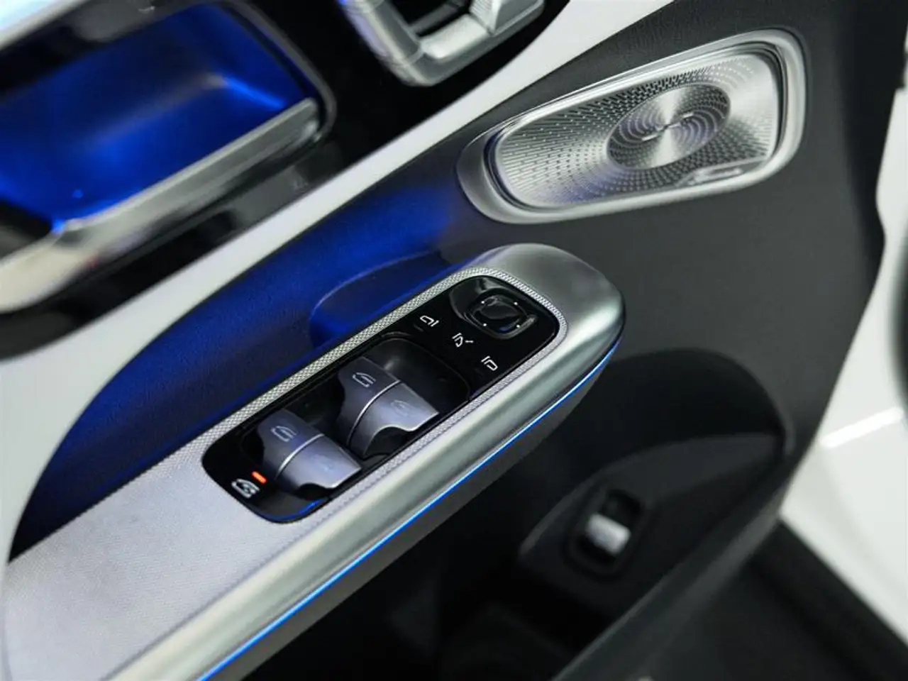 Mercedes-Benz GLC - Image 27