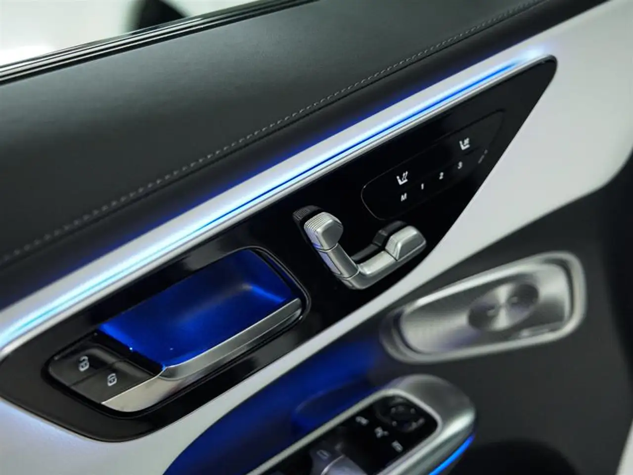 Mercedes-Benz GLC - Image 26