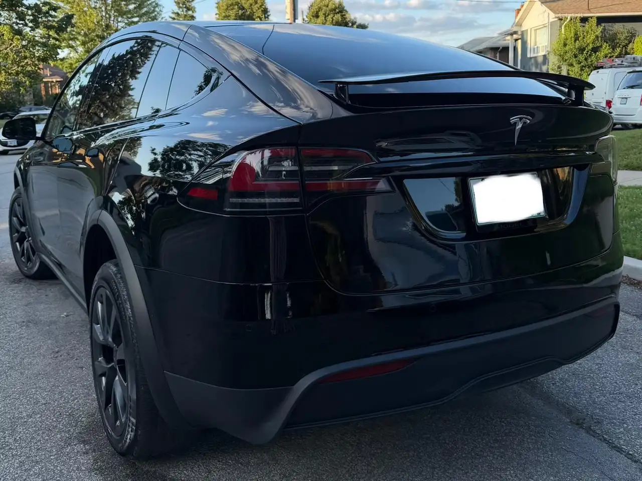 Tesla Model X - Image 2