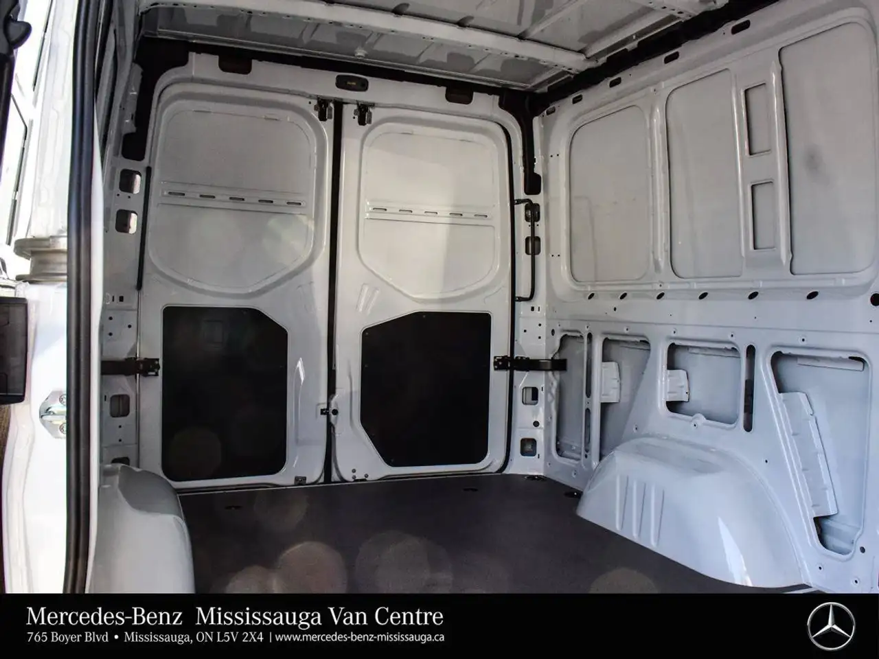 Mercedes-Benz Sprinter - Image 25