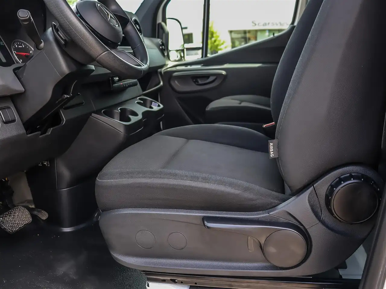 Mercedes-Benz Sprinter - Image 10