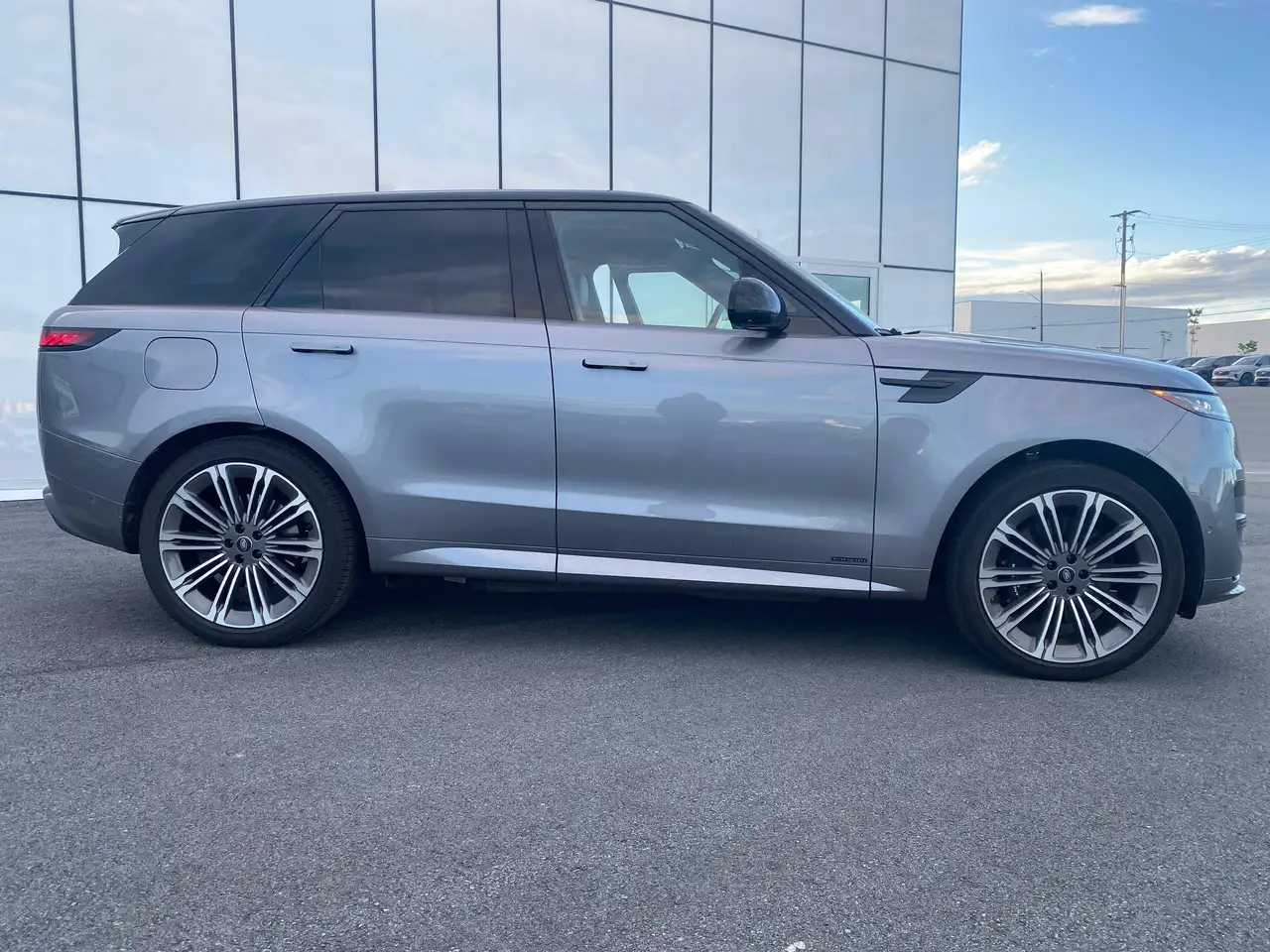 Land Rover Range Rover Sport - Image 2