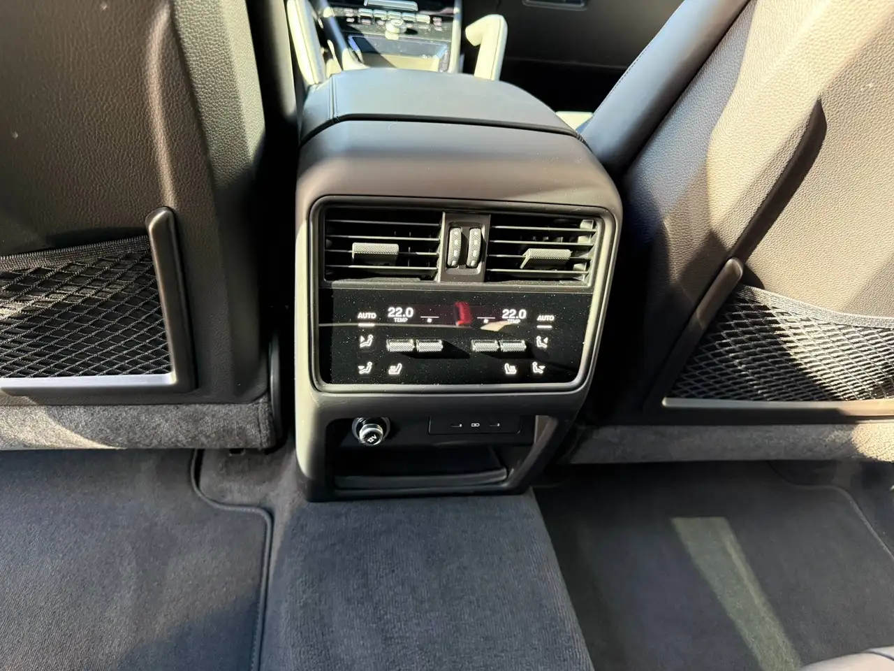 Porsche Cayenne - Image 15