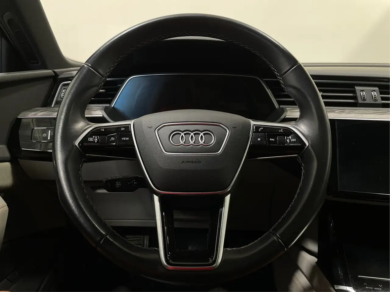 Audi e-tron - Image 30