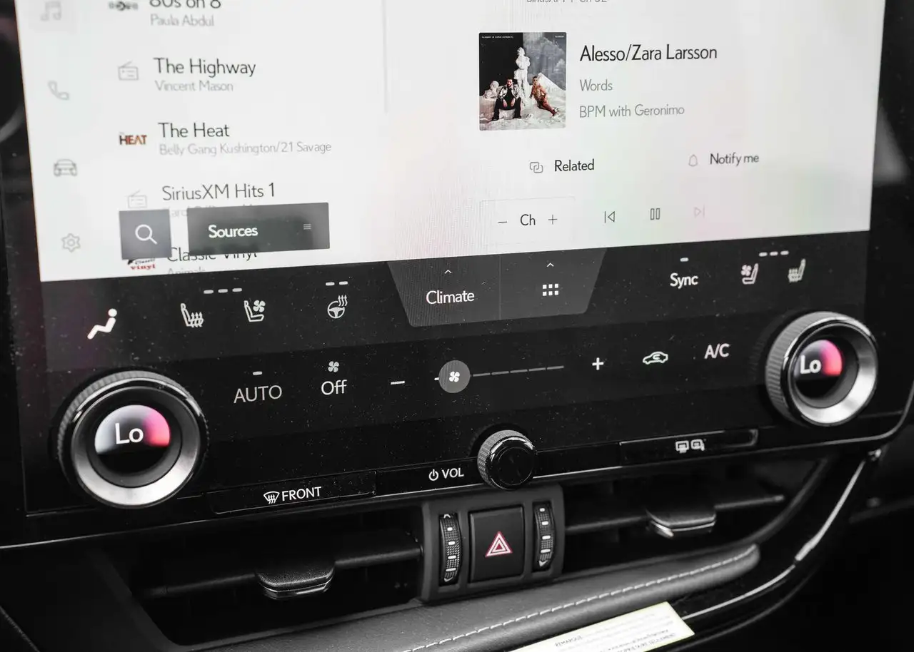 Lexus NX - Image 22