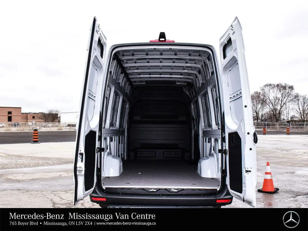 Mercedes-Benz Sprinter - Image 27