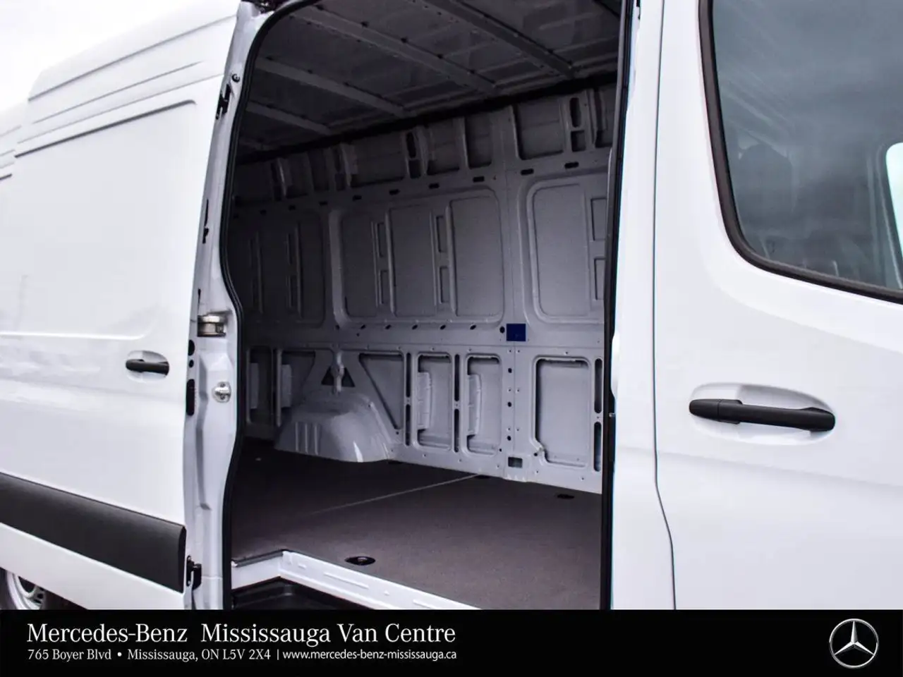 Mercedes-Benz Sprinter - Image 25