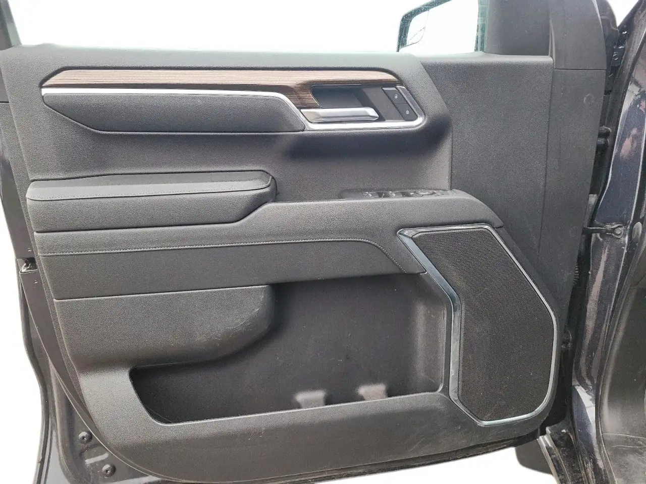 Chevrolet Silverado 1500 - Image 10