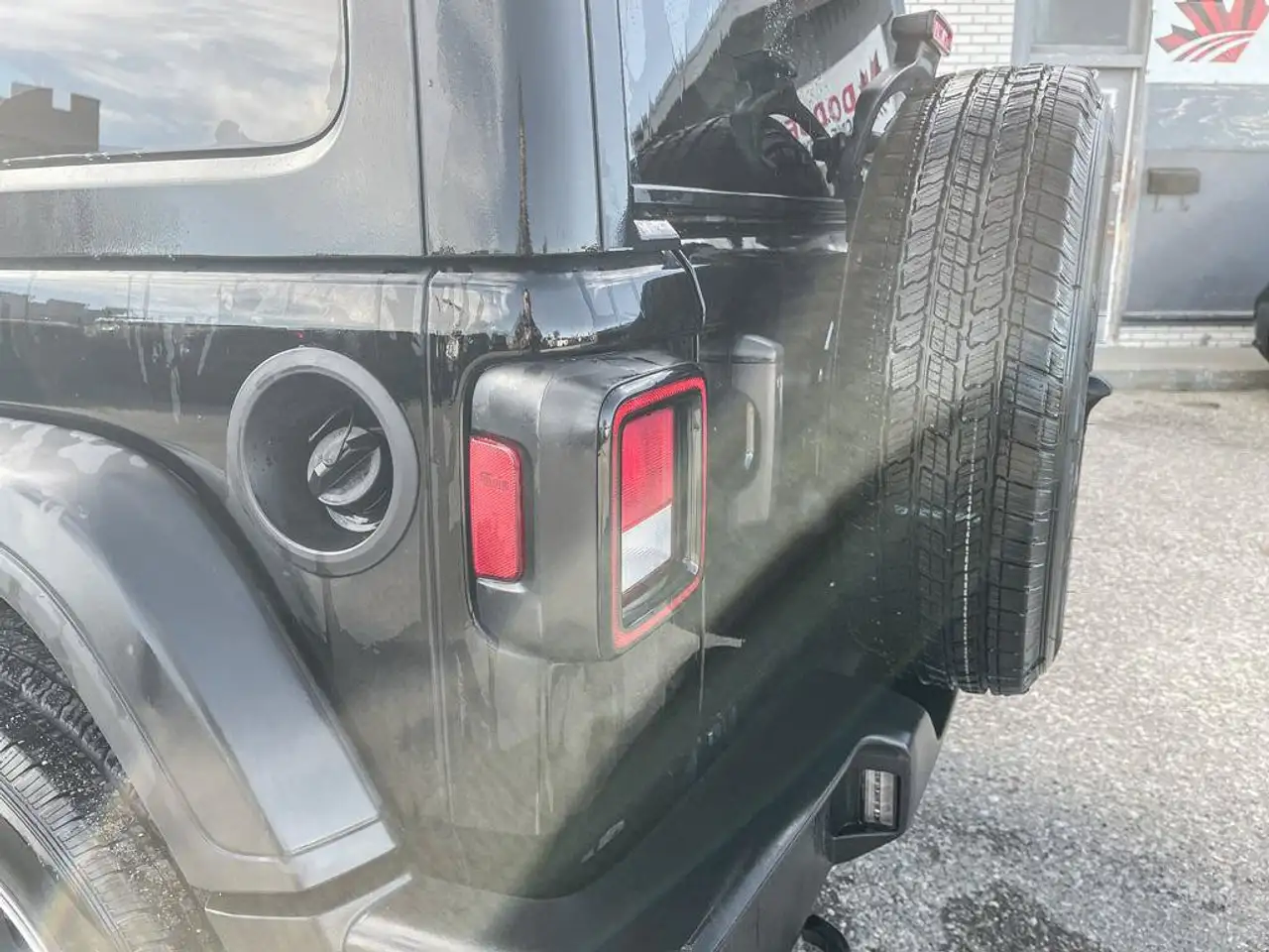 Jeep Wrangler - Image 10