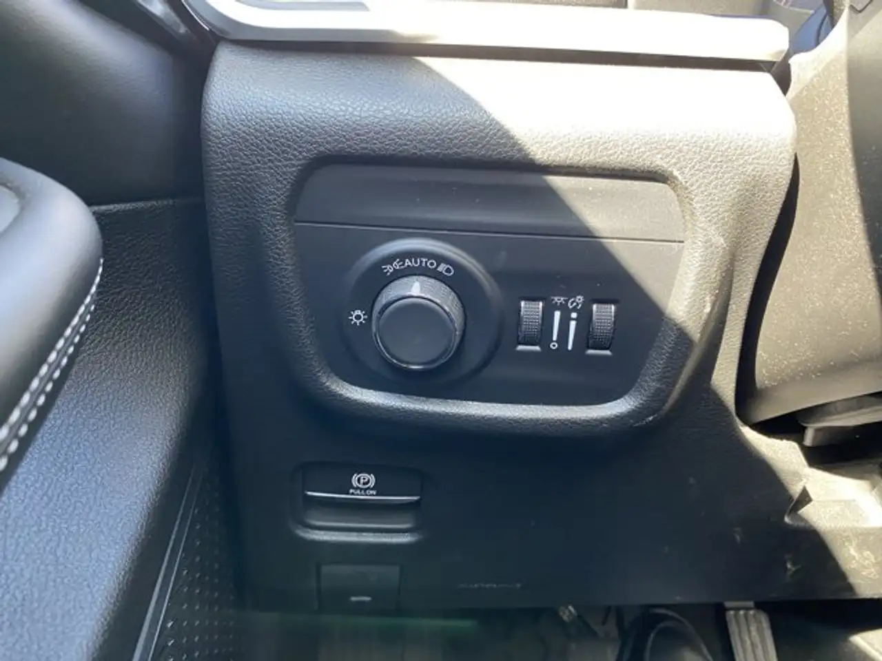 Jeep Grand Cherokee - Image 15