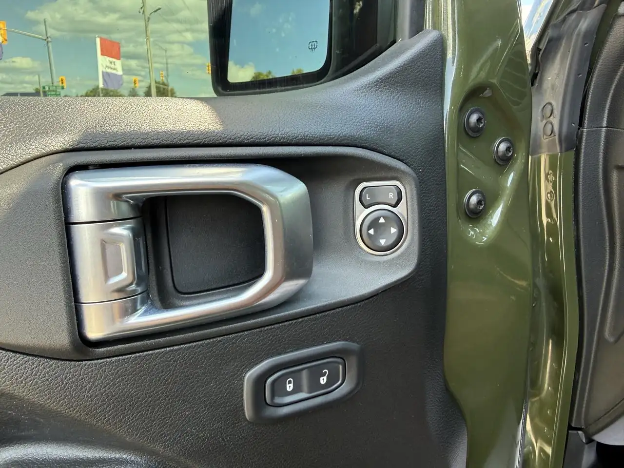 Jeep Wrangler - Image 16