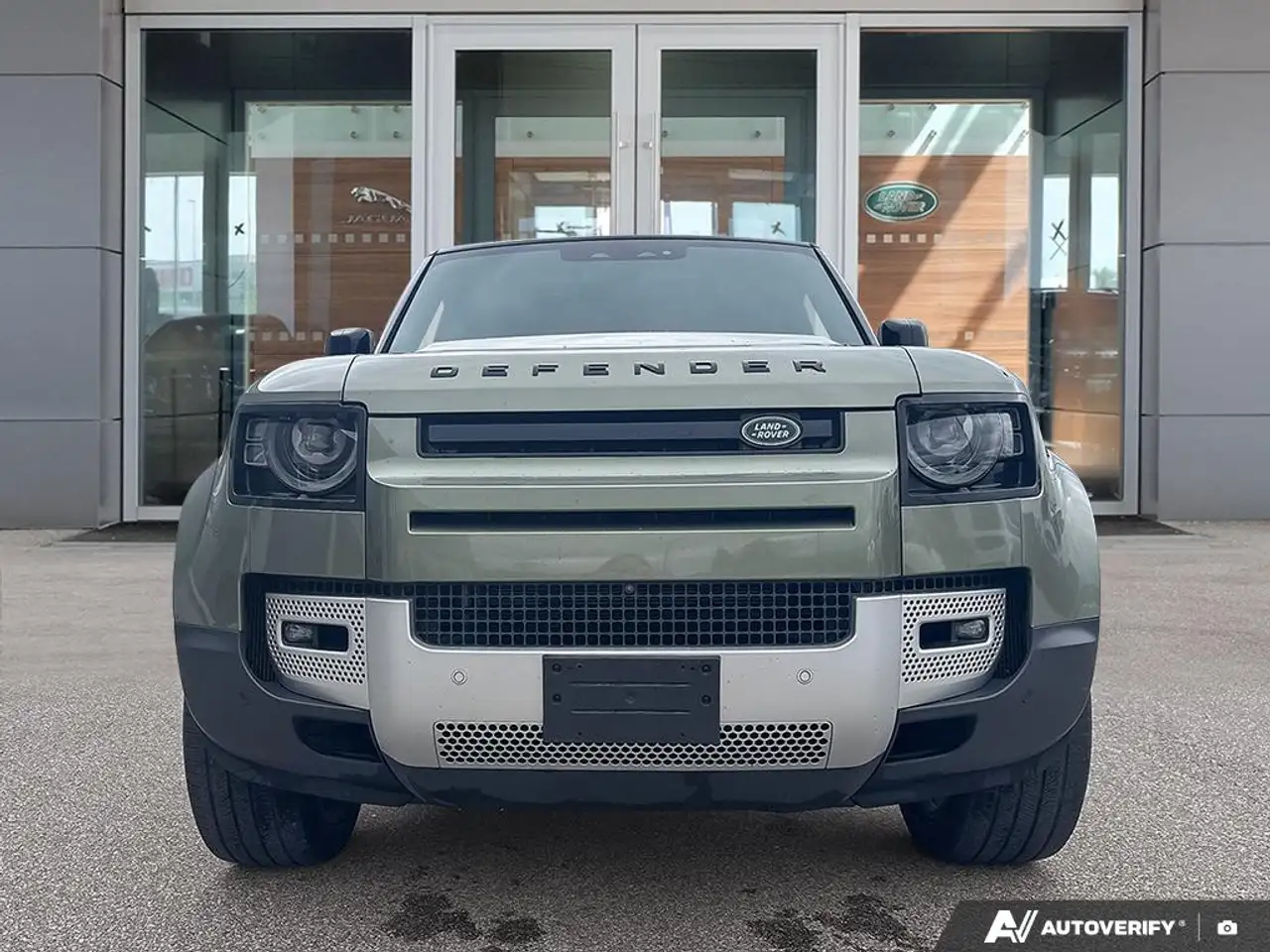 Land Rover Defender - Image 2