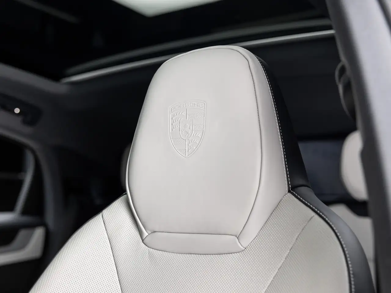 Porsche Cayenne - Image 13
