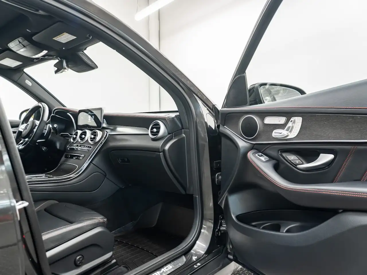 Mercedes-Benz GLC - Image 24