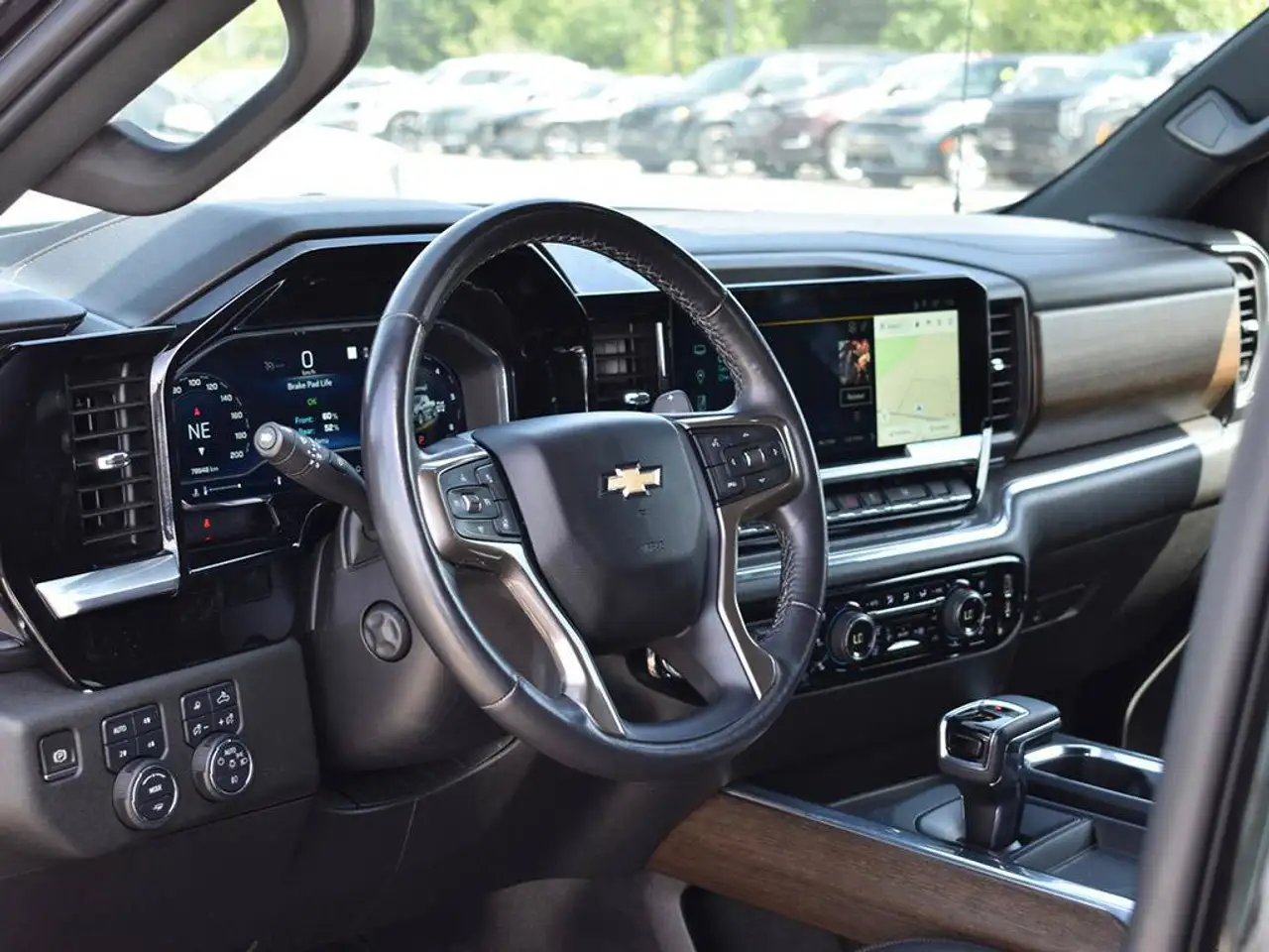 Chevrolet Silverado 1500 - Image 17