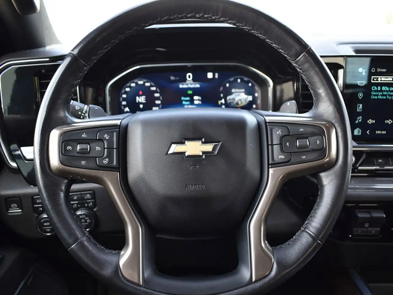 Chevrolet Silverado 1500 - Image 18