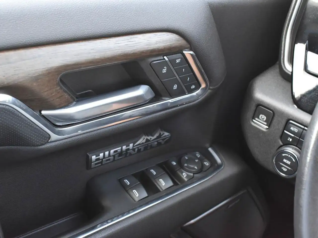 Chevrolet Silverado 1500 - Image 21