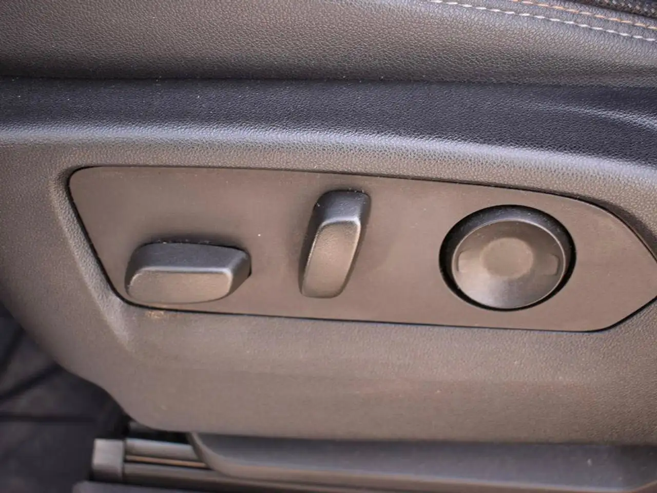 Chevrolet Silverado 1500 - Image 31