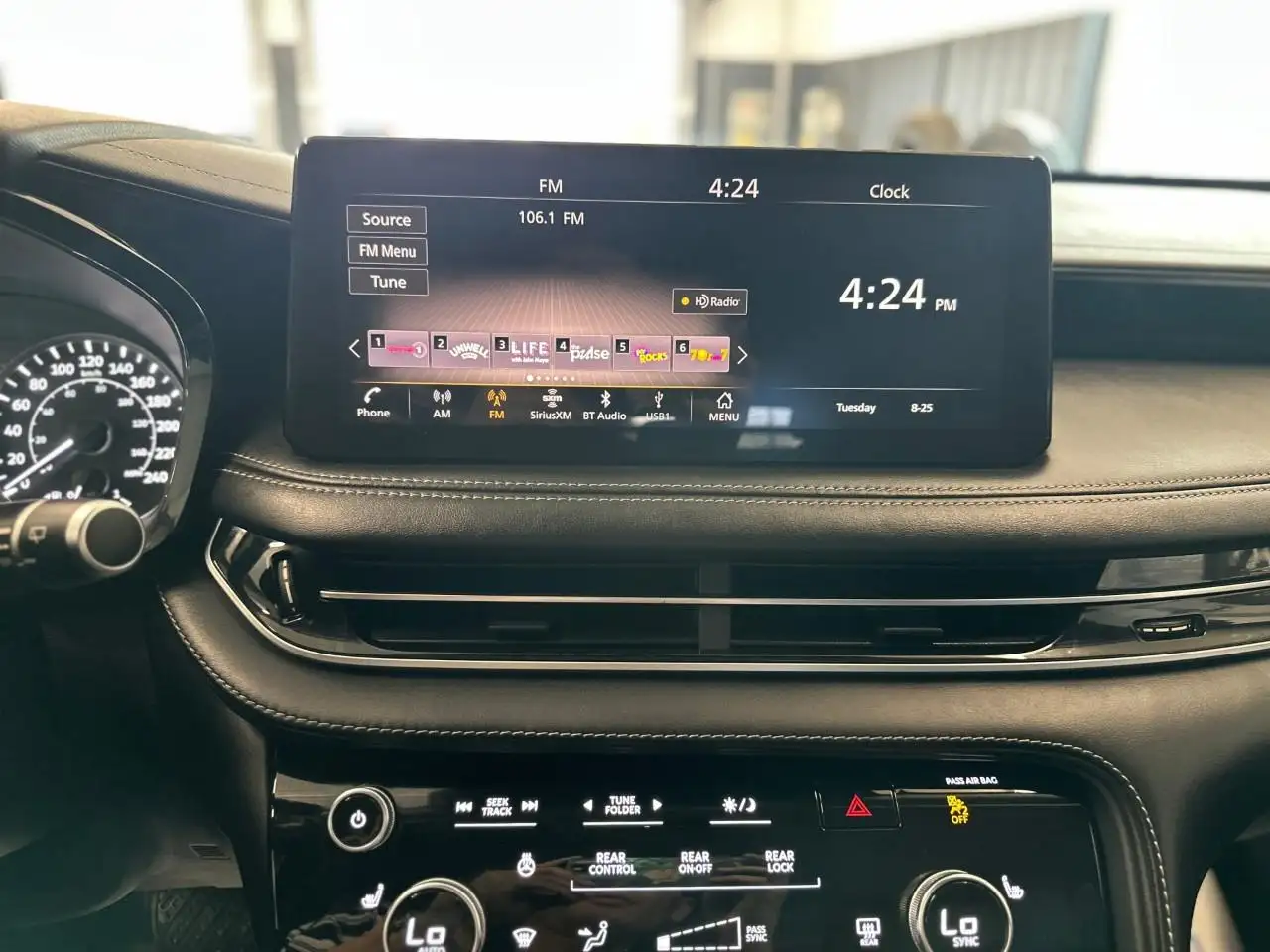 Infiniti QX60 - Image 17