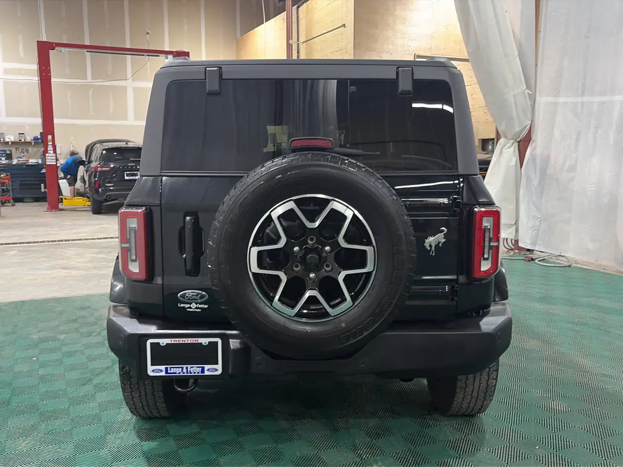 Ford Bronco - Image 4