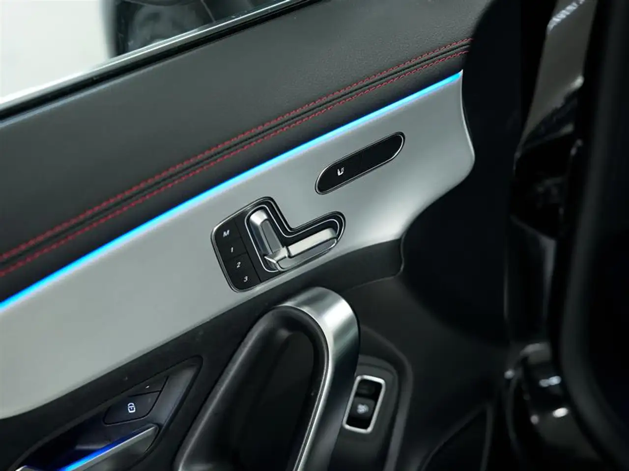 Mercedes-Benz CLA - Image 32