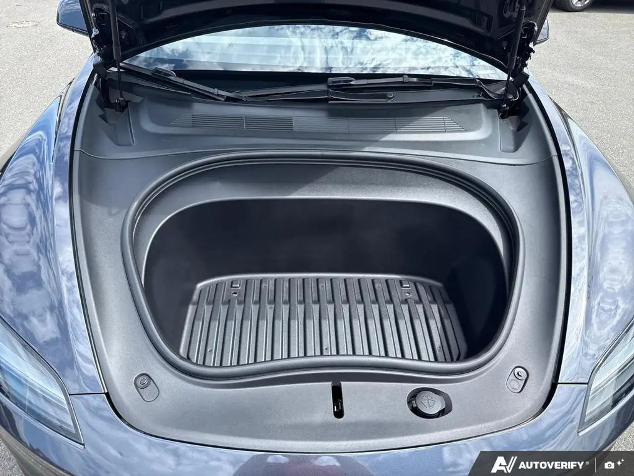 Tesla Model 3 - Image 10