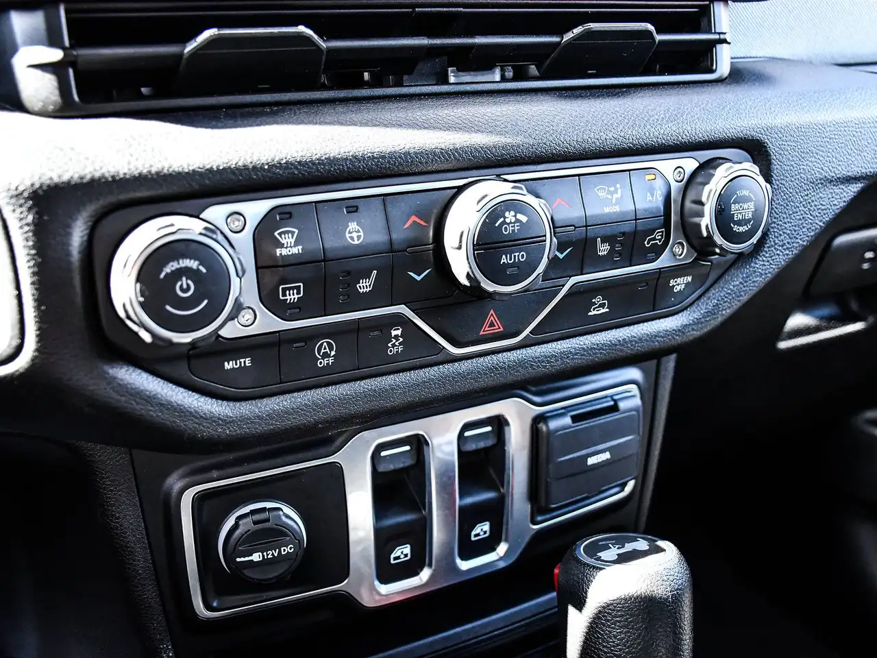 Jeep Wrangler - Image 18