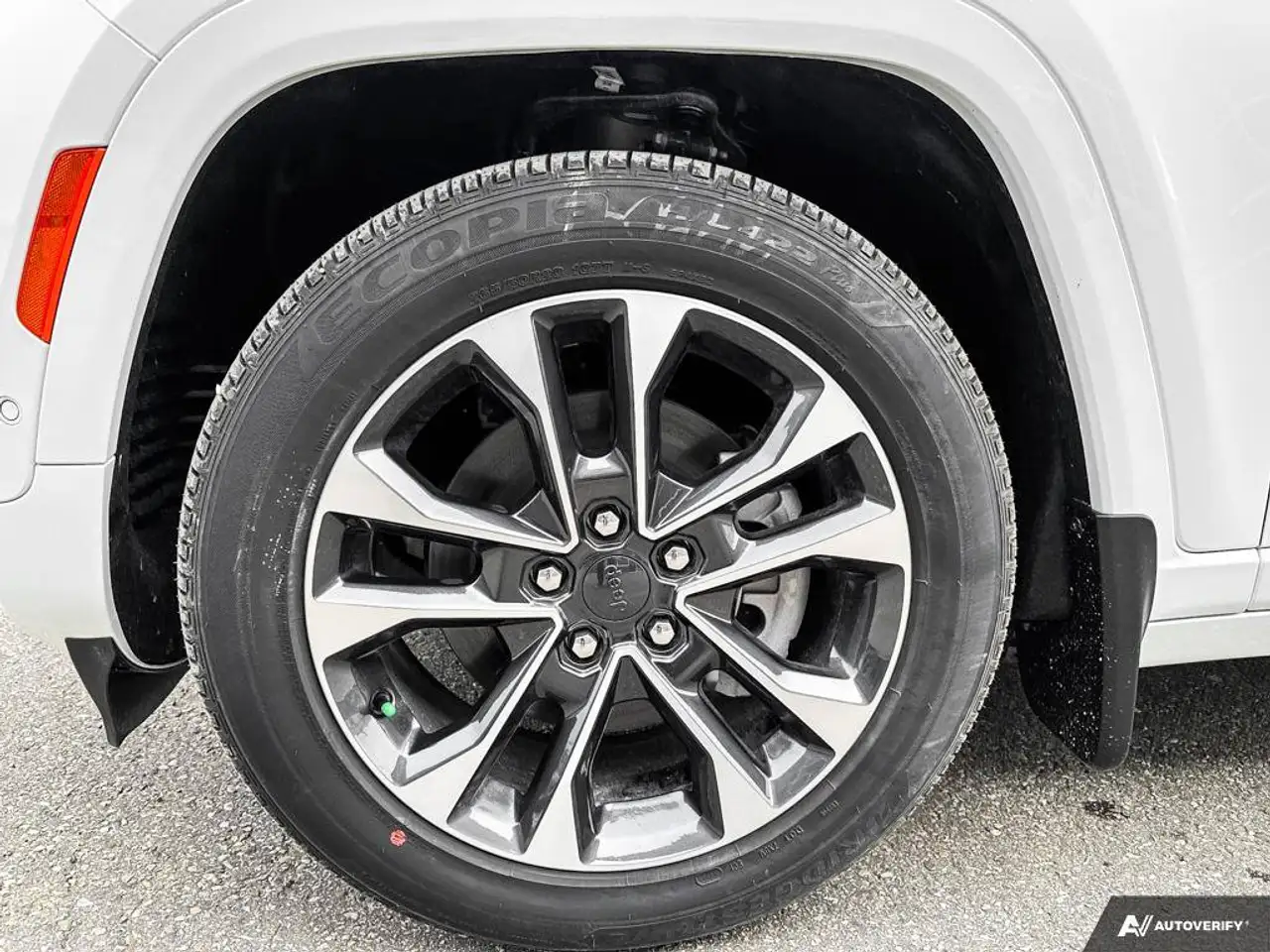 Jeep Grand Cherokee - Image 12