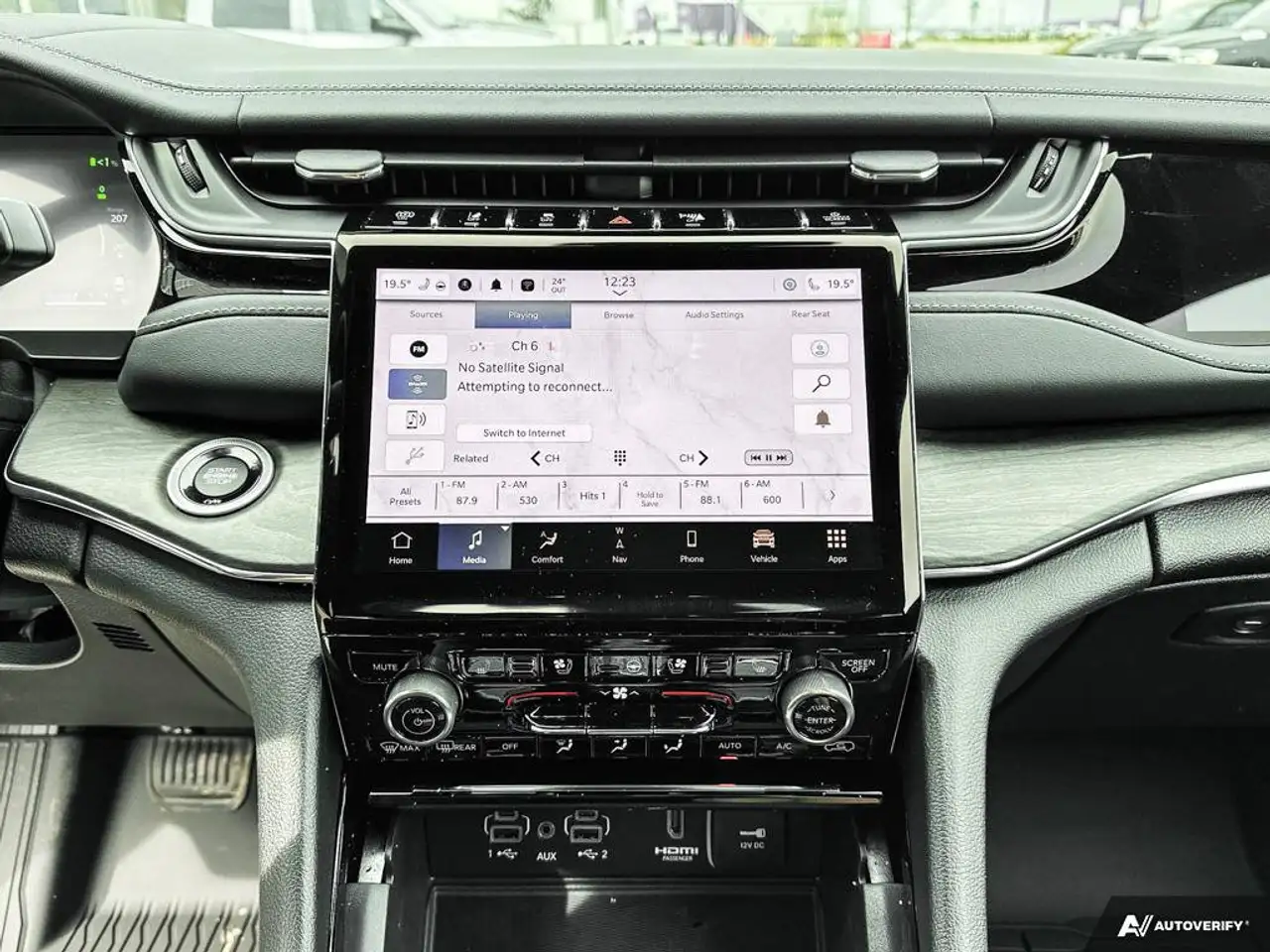 Jeep Grand Cherokee - Image 22