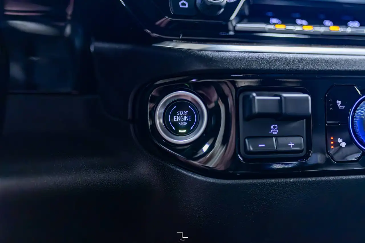 Chevrolet Silverado 1500 - Image 22