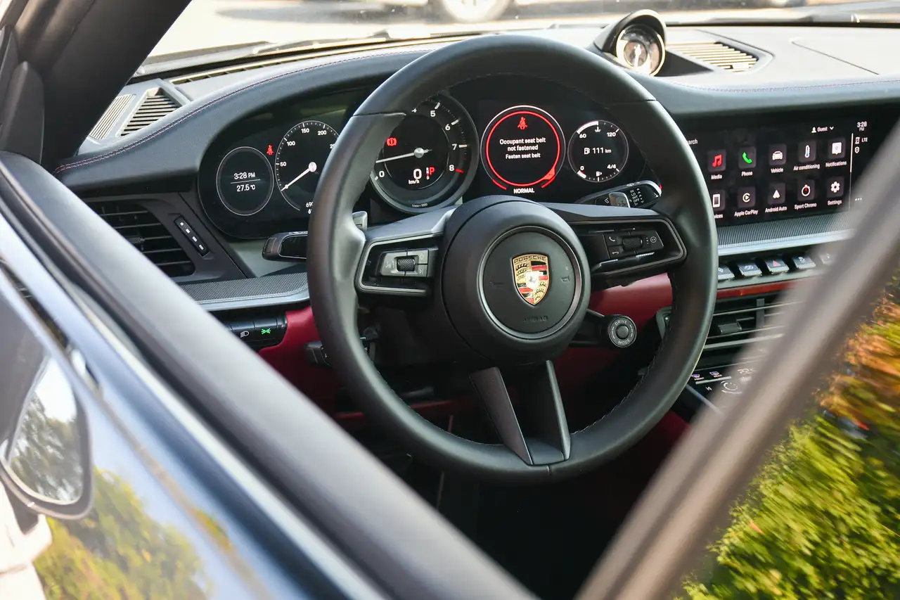 Porsche 911 - Image 12