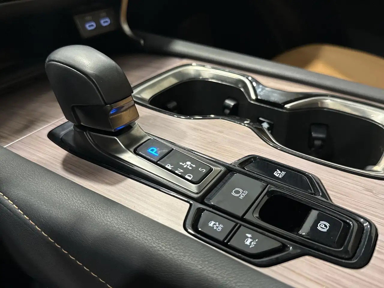 Lexus RX - Image 19