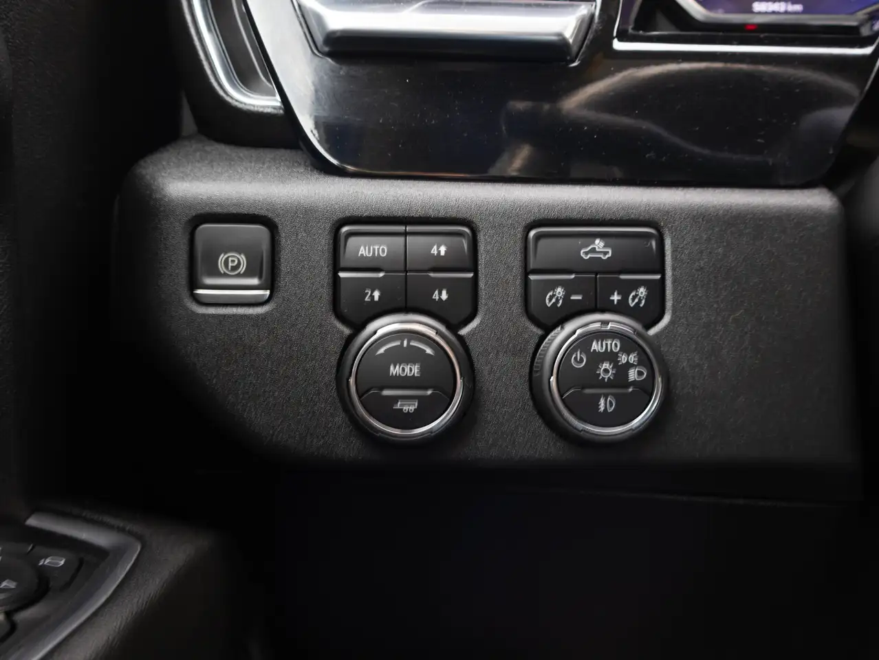 Chevrolet Silverado 1500 - Image 19