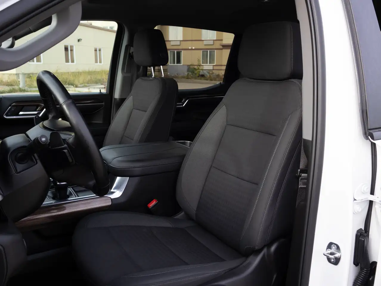 Chevrolet Silverado 1500 - Image 16