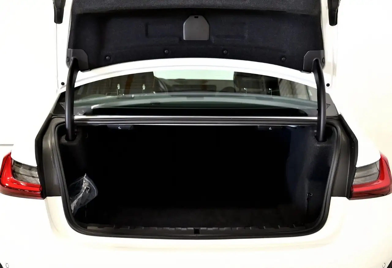 BMW 3 Series - Image 11